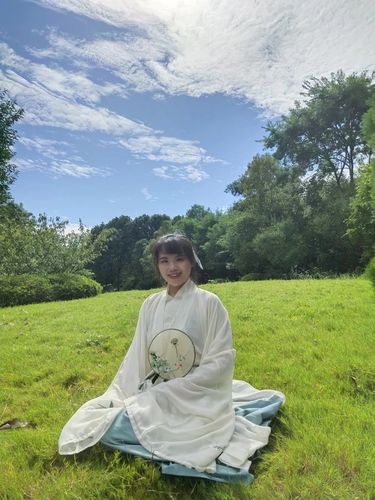 有美人兮,诗歌小镇,巧笑倩兮,美目盼兮!